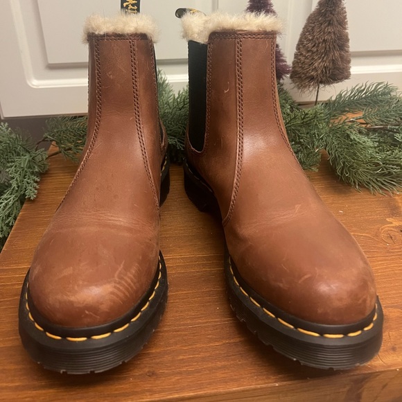 Dr. Martens 2976 Leonore Chelsea Boots - Picture 2 of 6
